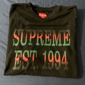 Men’s medium supreme